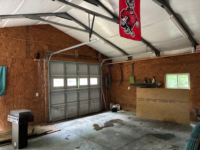 Workshop garage bay